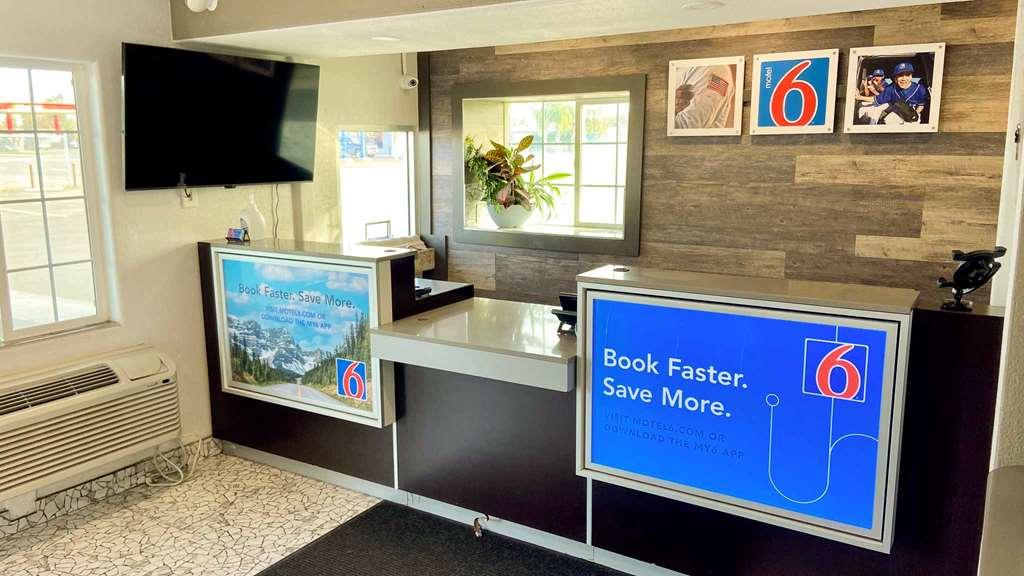 Motel 6-Delano, Ca Interior photo